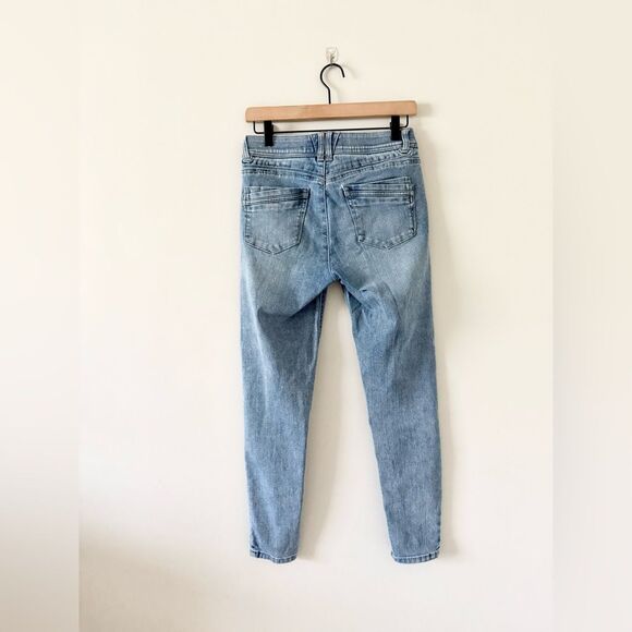 Democracy Elastic Waist Skinny Jeans in Light Wash - Size 2 - Picture 4 of 6